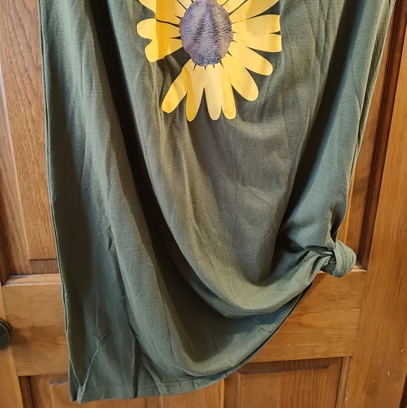 Sunflower cold shoulder large dress - Picture 3 of 4